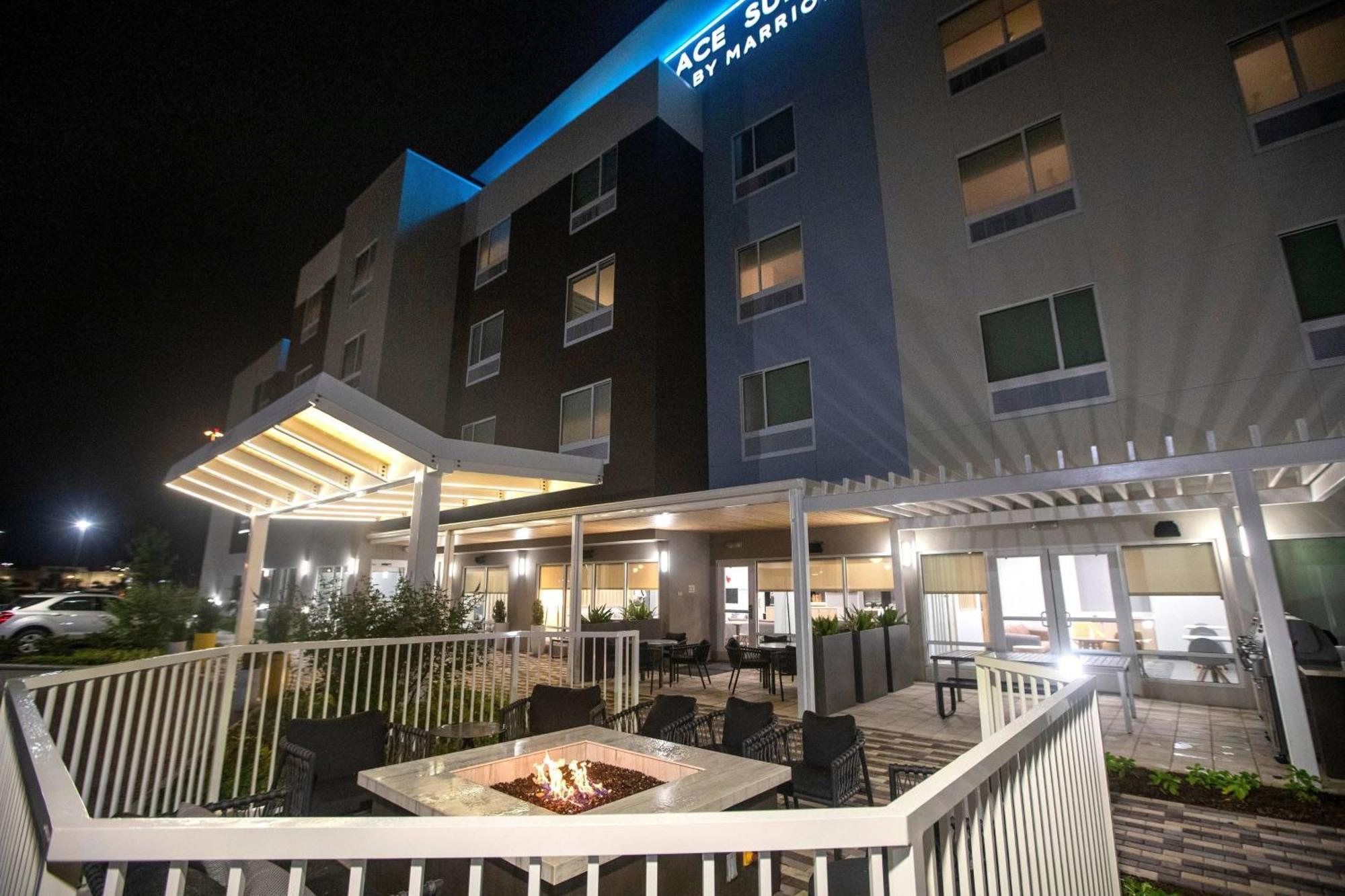 Towneplace Suites By Marriott Conroe Kültér fotó